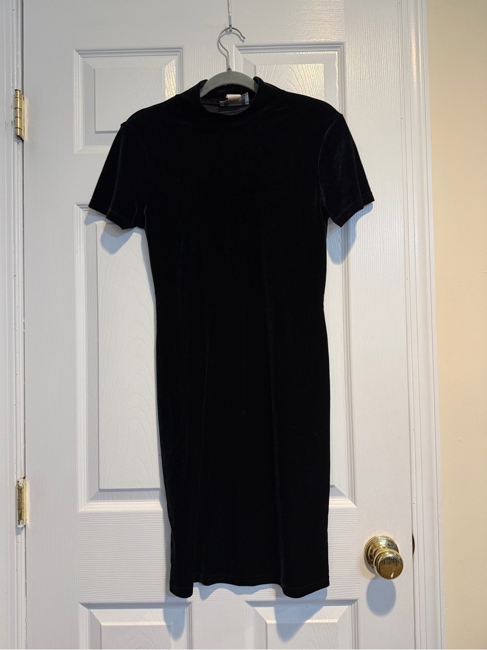 VTG Donita Black Velvet Short-Sleeve Midi Dress